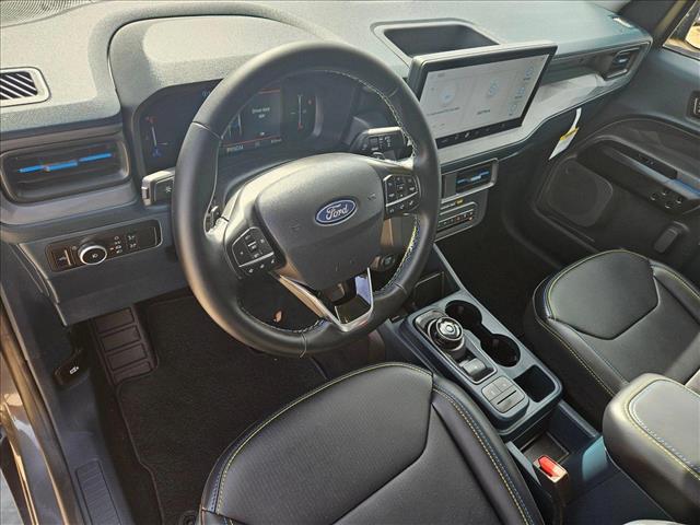 2025 Ford Maverick photo 3