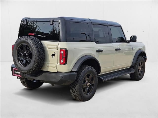 2025 Ford Bronco Outer Banks photo 2