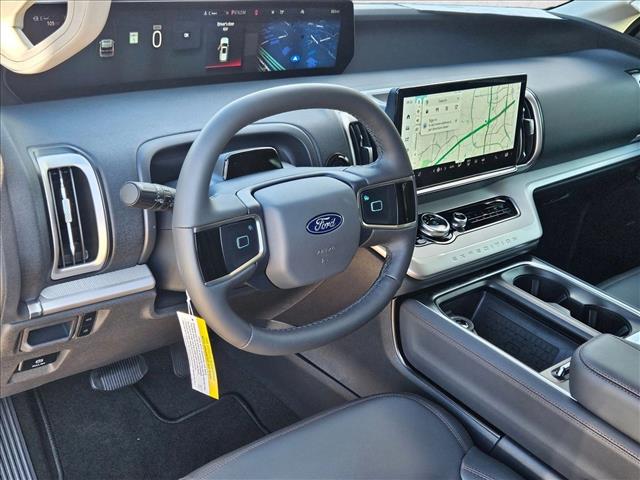 2025 Ford Expedition MAX photo 3