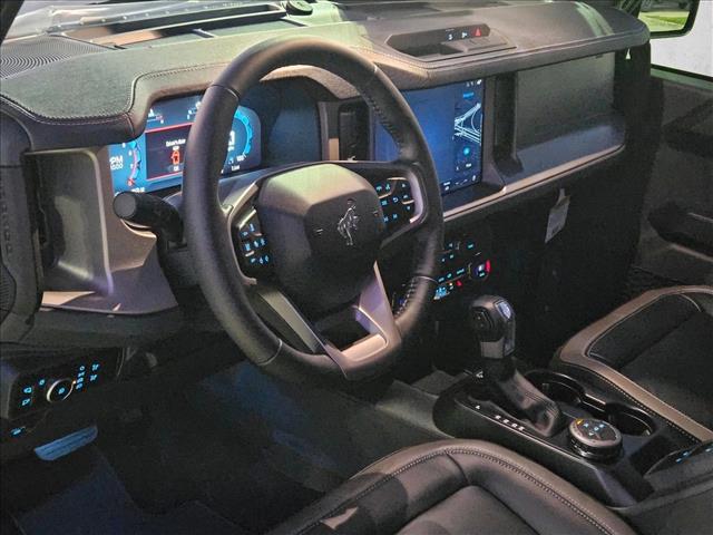 2025 Ford Bronco Outer Banks photo 3