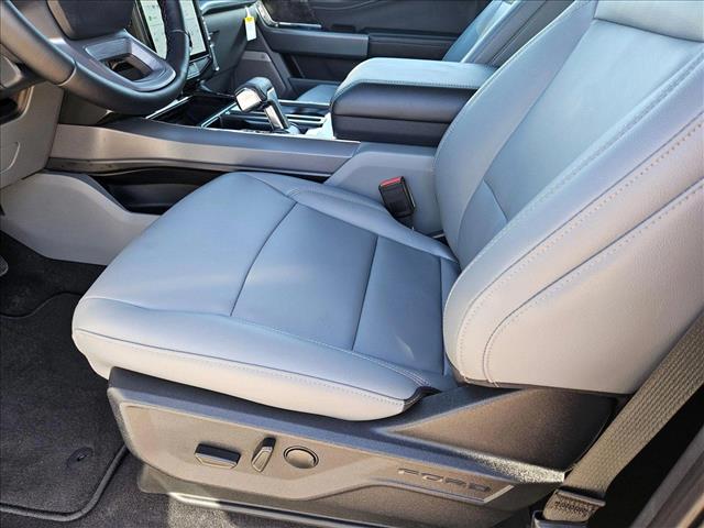 2025 Ford F-150 Lightning photo 4