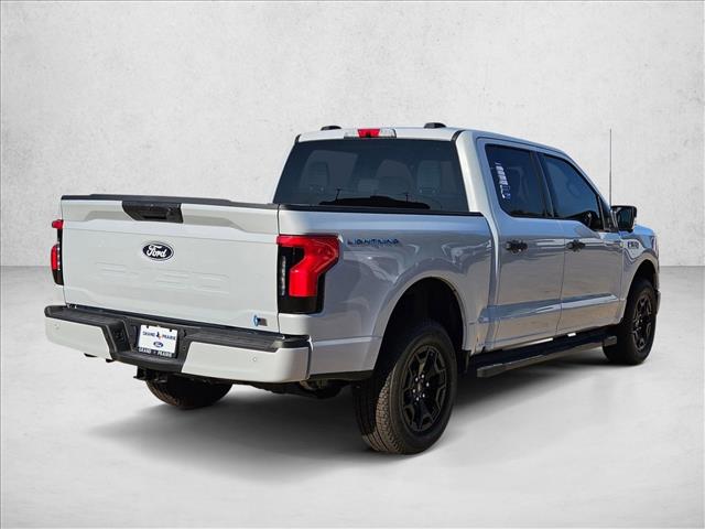2025 Ford F-150 Lightning XLT photo 2