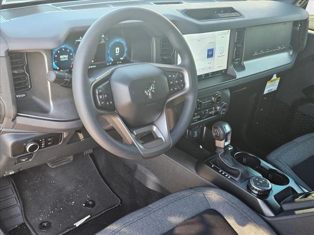 2025 Ford Bronco Base photo 3