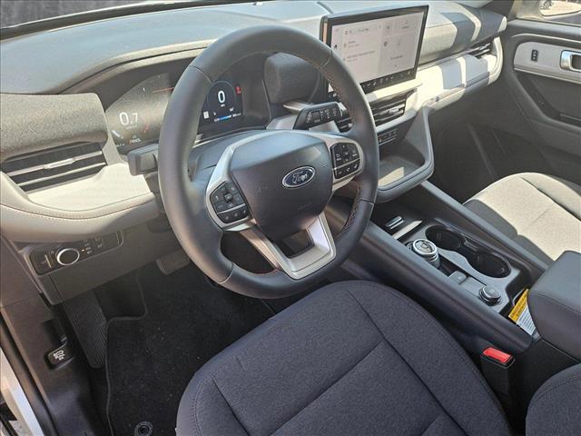 2025 Ford Explorer photo 3