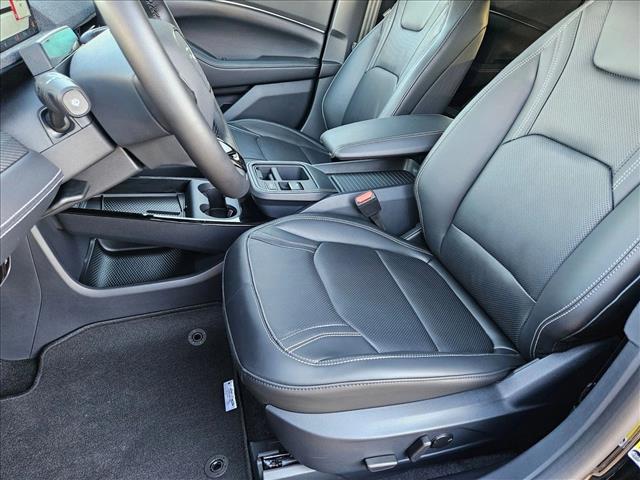2025 Ford Mustang Mach-E Premium photo 4