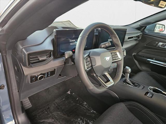 2025 Ford Mustang EcoBoost photo 3