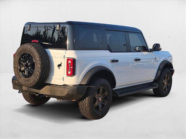 2025 Ford Bronco Outer Banks photo 2
