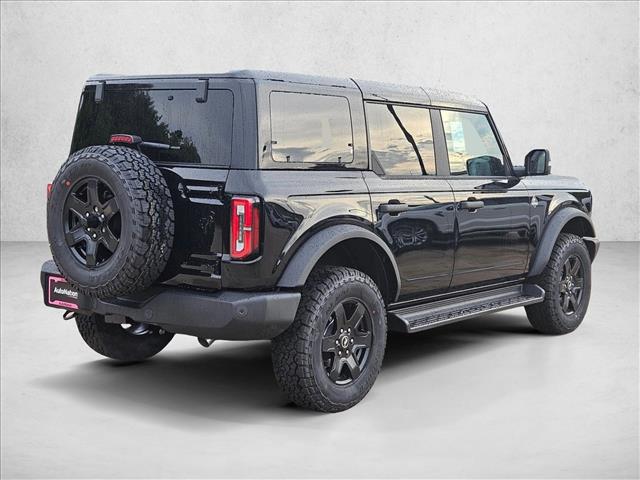 2025 Ford Bronco Outer Banks photo 2