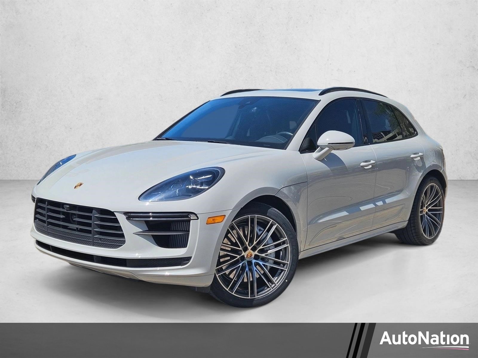 2021 Porsche Macan Turbo's photo