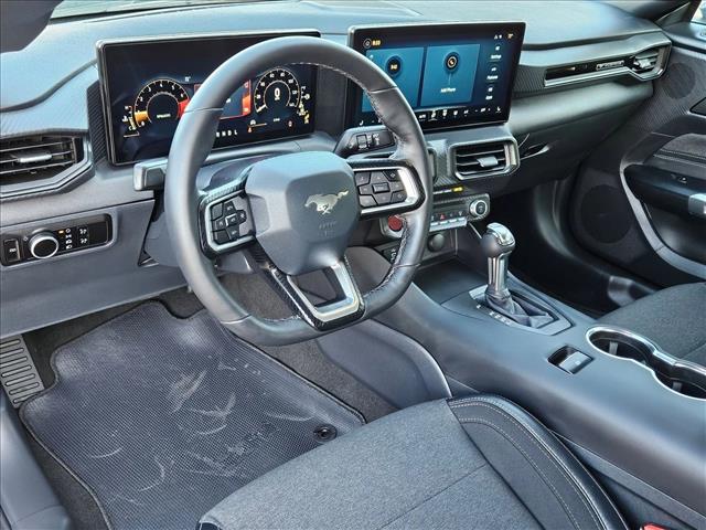2025 Ford Mustang EcoBoost photo 3