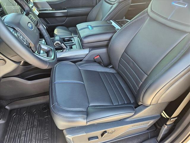 2025 Ford F-150 Platinum photo 4