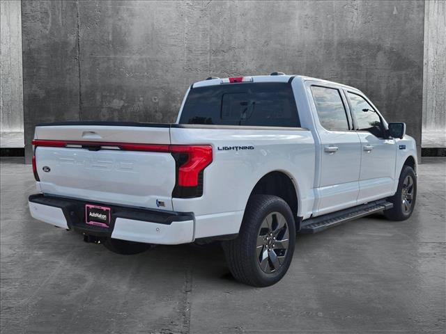 2025 Ford F-150 Lightning Lariat photo 2
