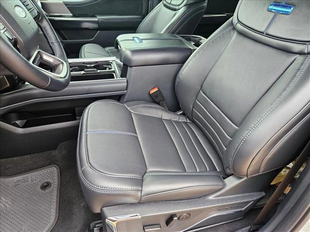 2026 Ford F-350 Platinum photo 4