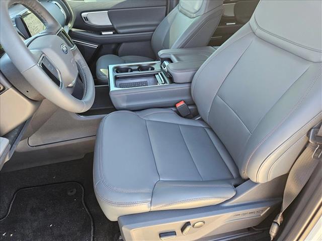 2025 Ford Expedition MAX photo 4