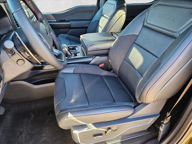 2025 Ford F-150 Raptor photo 4