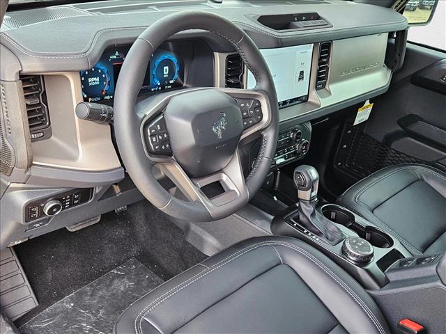 2025 Ford Bronco Outer Banks photo 3