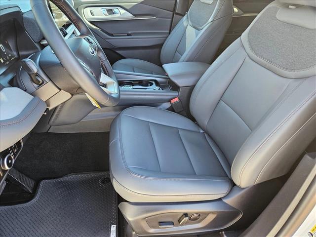 2026 Ford Explorer photo 2