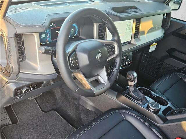 2025 Ford Bronco Outer Banks photo 2