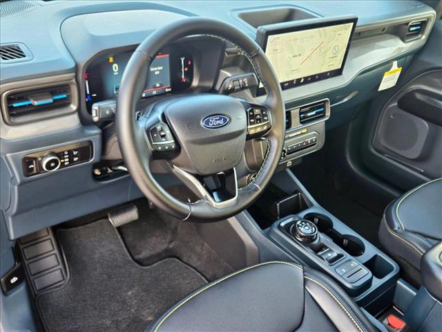 2025 Ford Maverick photo 2