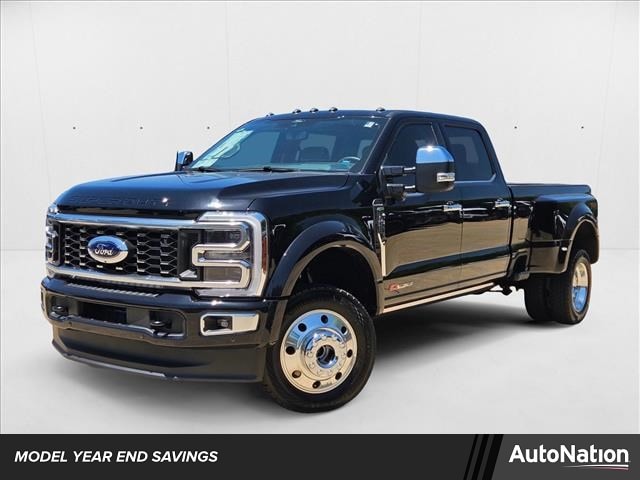 2025 Ford F-450 Super Duty Platinum's photo