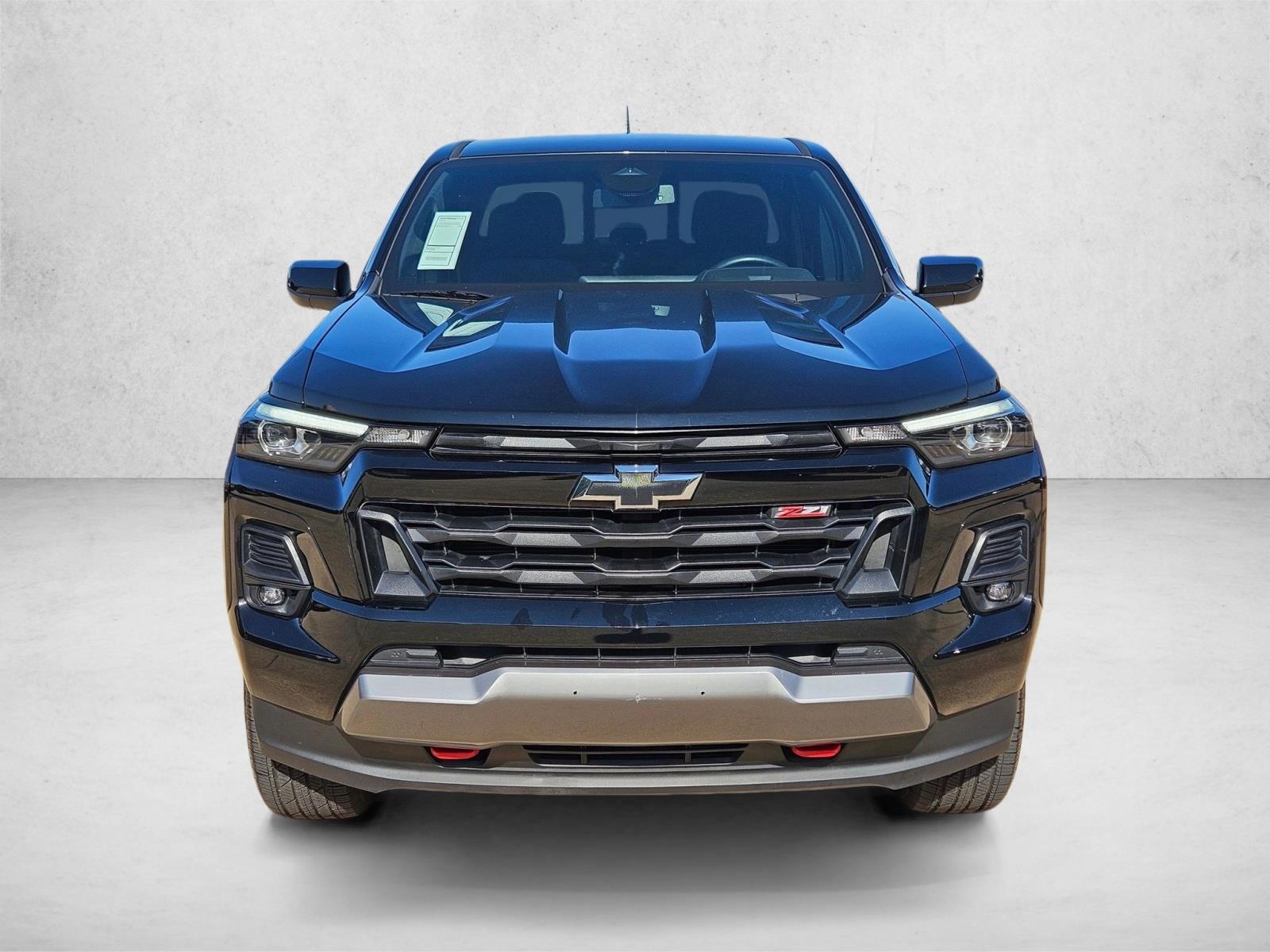 2023 Chevrolet Colorado Z71 photo 2