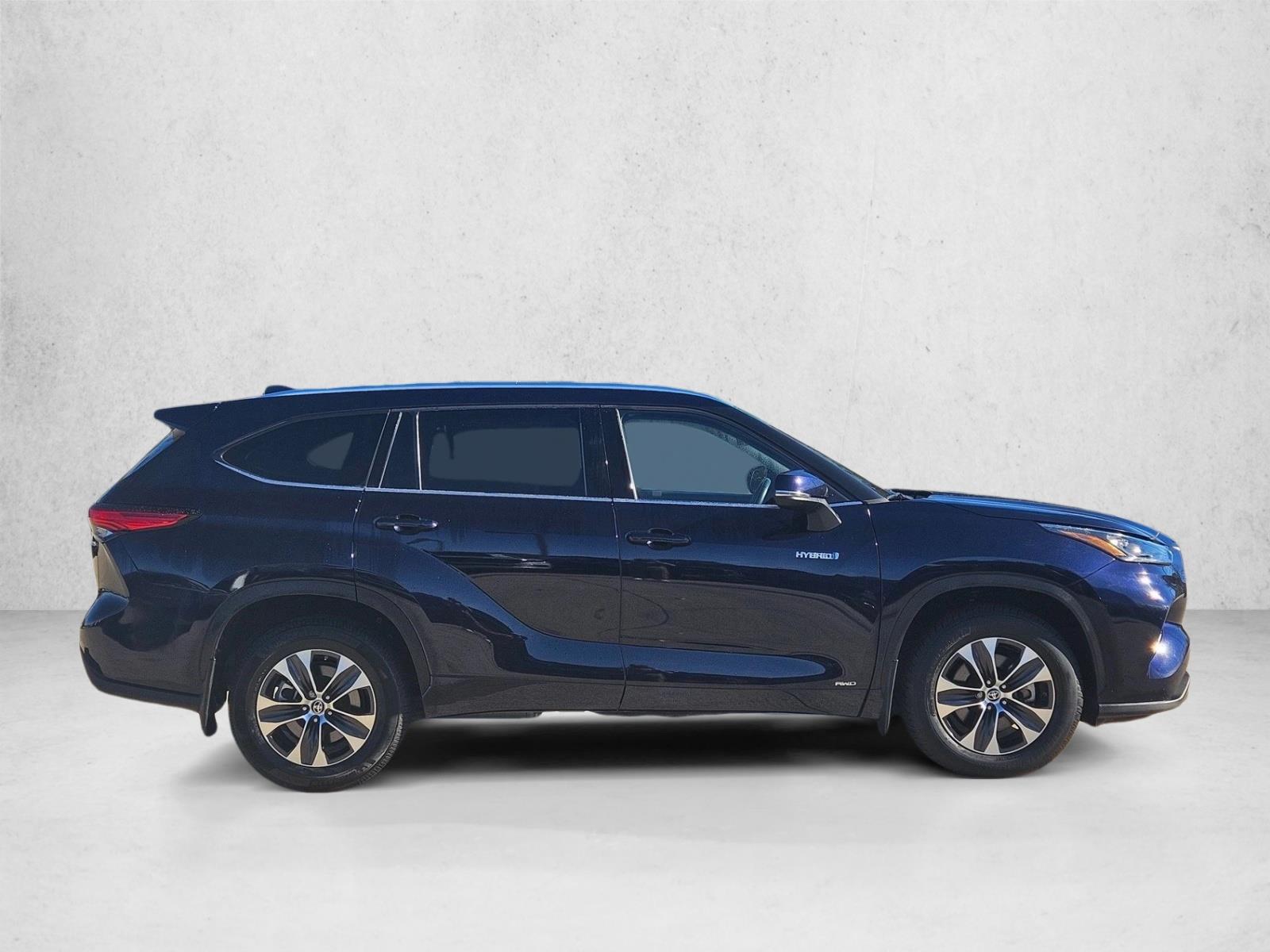 2020 Toyota Highlander Hybrid XLE photo 2