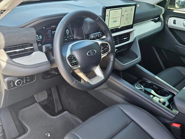 2026 Ford Explorer photo 3