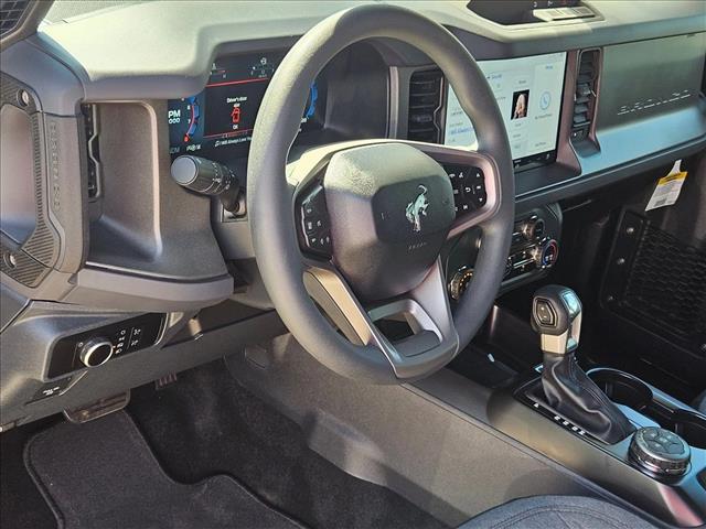 2025 Ford Bronco Base photo 3