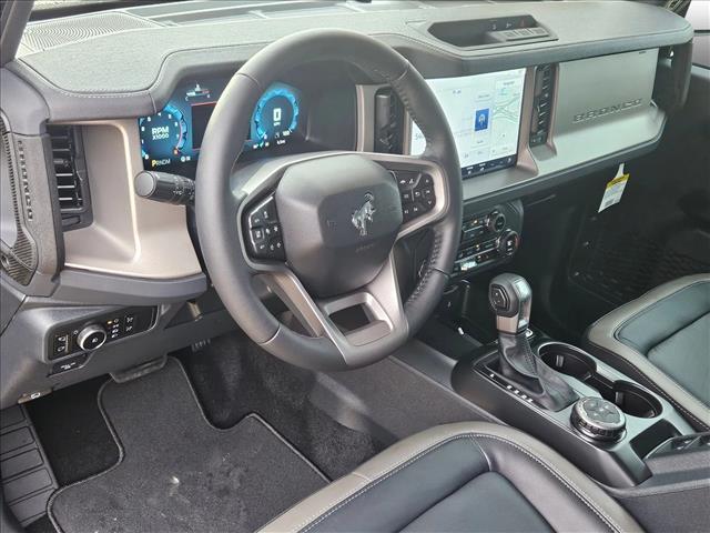 2025 Ford Bronco Outer Banks photo 3