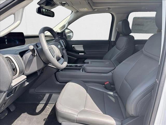 2025 Ford Expedition MAX photo 2
