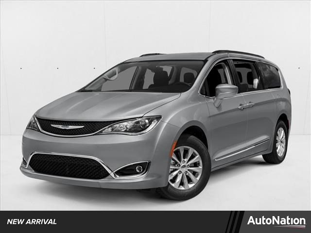 2018 Chrysler Pacifica Limited's photo