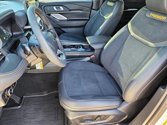 2026 Ford Explorer photo 2