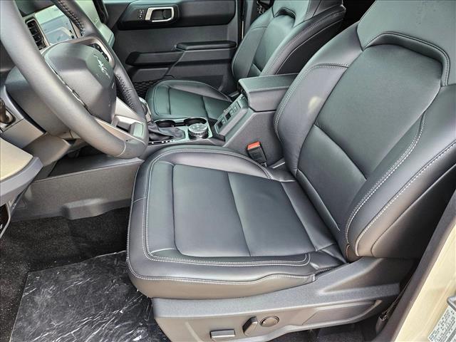 2025 Ford Bronco Outer Banks photo 4