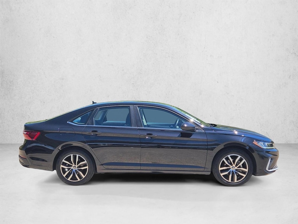 Certified 2025 Volkswagen Jetta SE Sedan