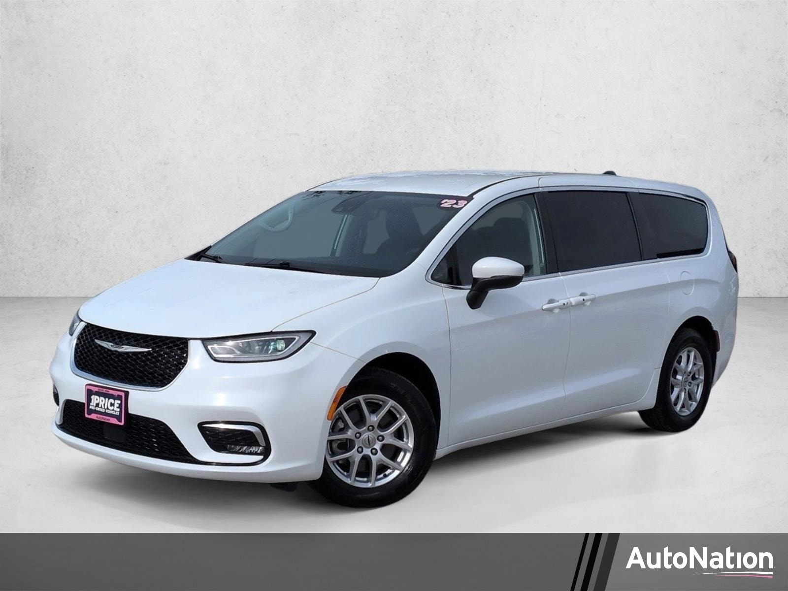 2023 Chrysler Pacifica Touring L's photo