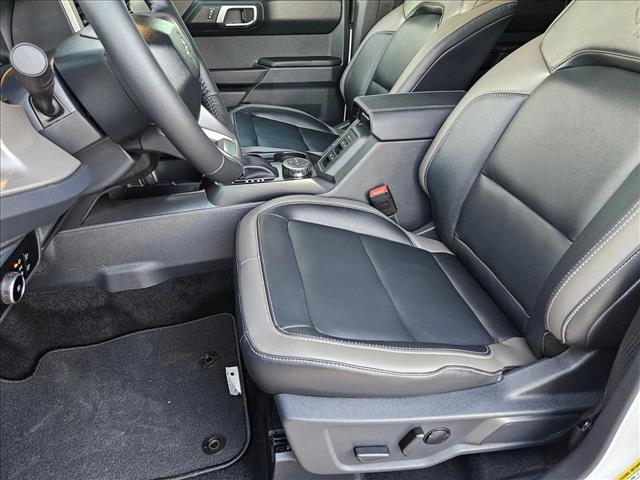 2025 Ford Bronco Outer Banks photo 4