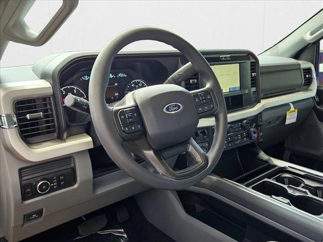 2025 Ford F-250 XLT photo 3