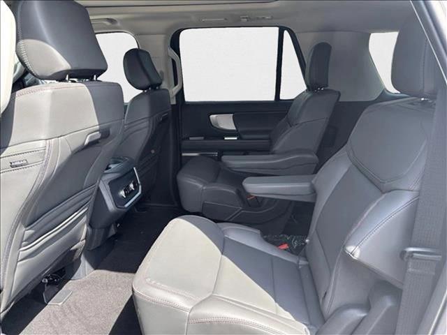 2025 Ford Expedition MAX photo 3