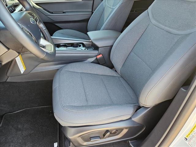 2025 Ford Explorer photo 3