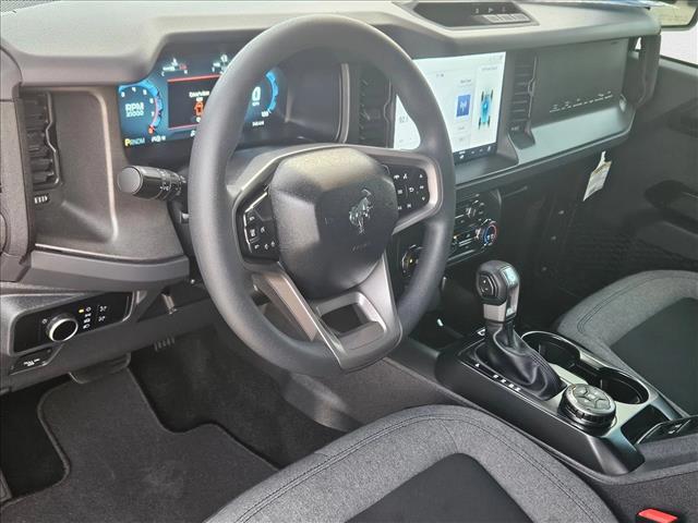 2025 Ford Bronco Base photo 3
