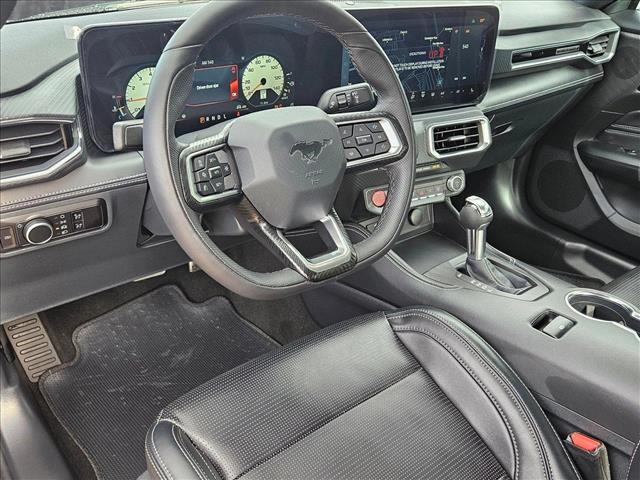 2025 Ford Mustang EcoBoost Premium photo 3