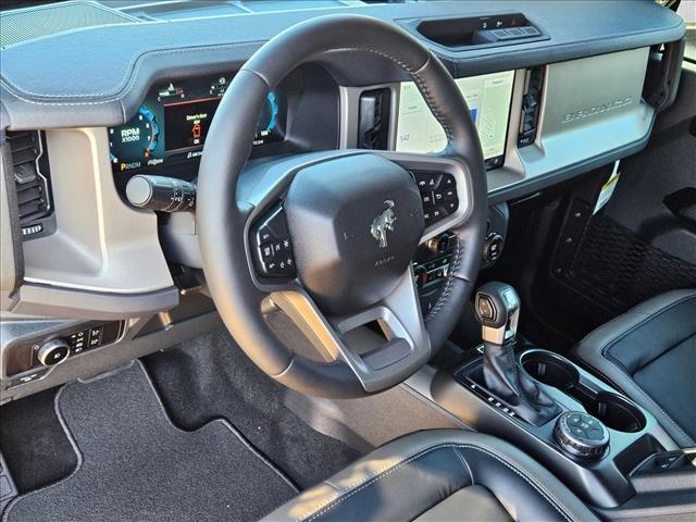 2025 Ford Bronco Outer Banks photo 2