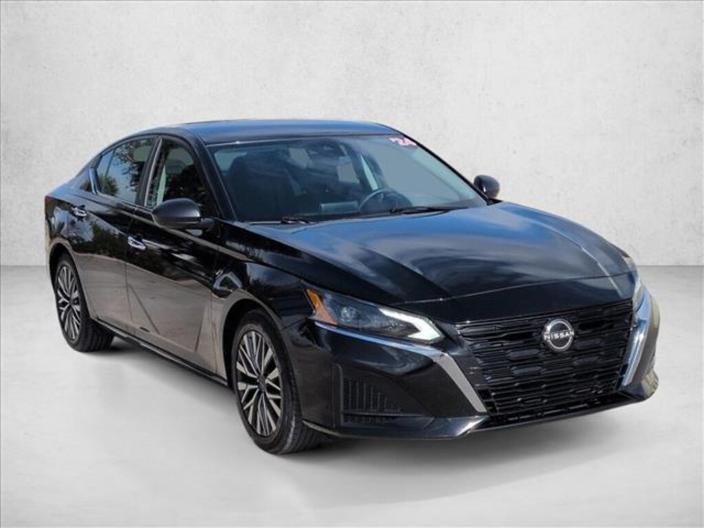 Used 2024 Nissan Altima 2.5 SV Sedan