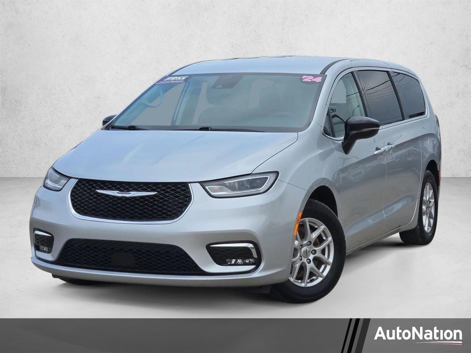 2024 Chrysler Pacifica Touring L's photo