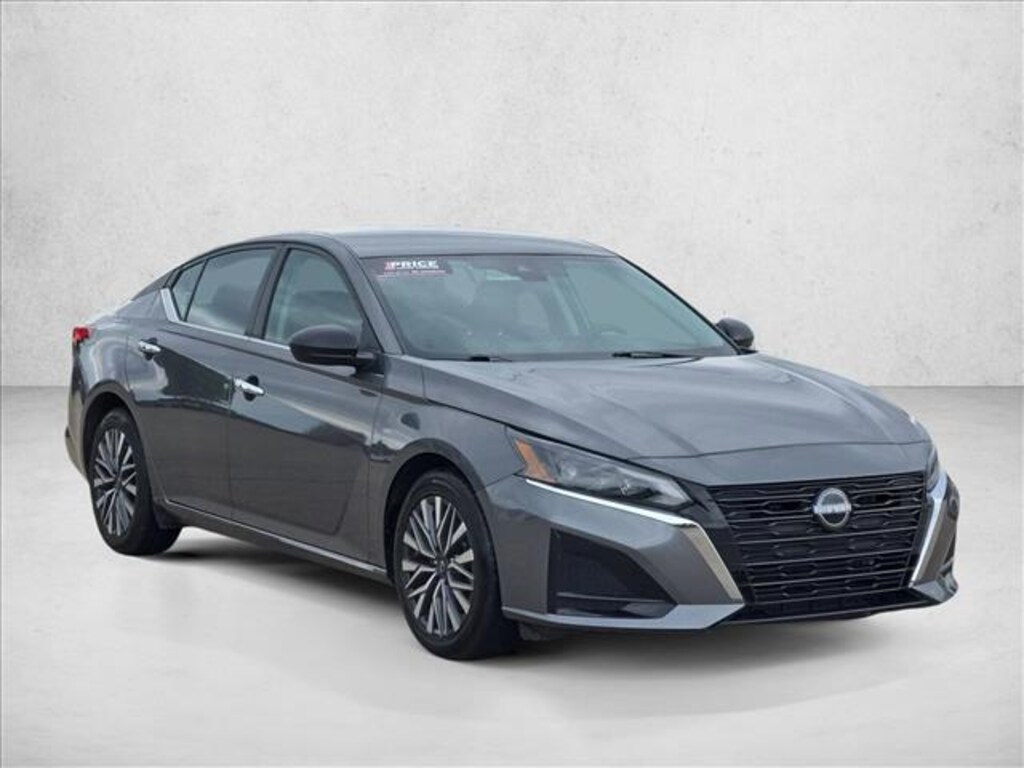 Used 2025 Nissan Altima SV Sedan