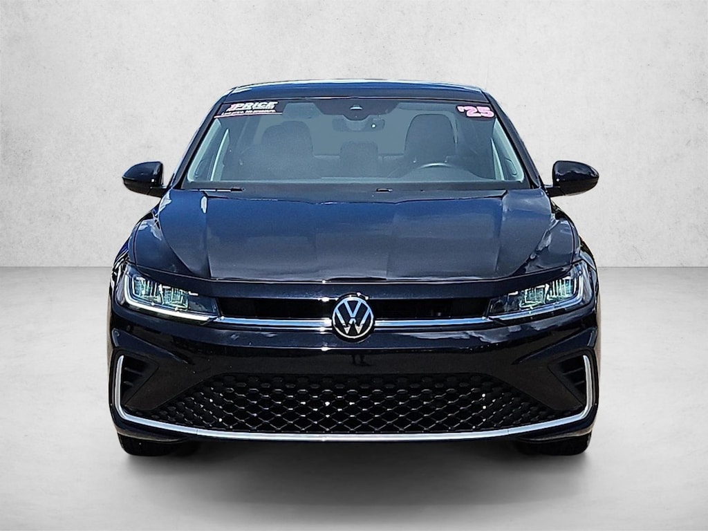 Used 2025 Volkswagen Jetta SE Sedan