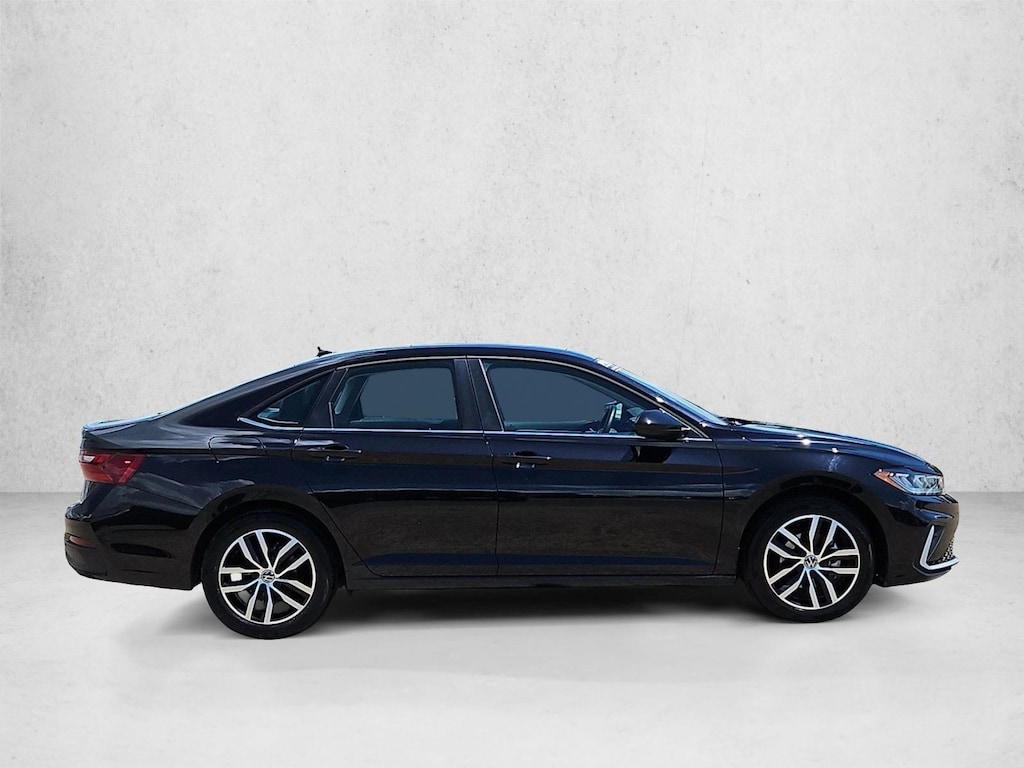 Used 2025 Volkswagen Jetta SE Sedan