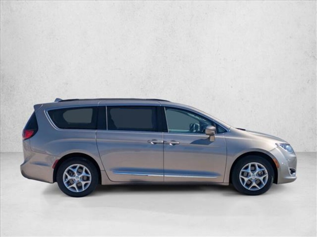 Used 2017 Chrysler Pacifica Touring-L Van