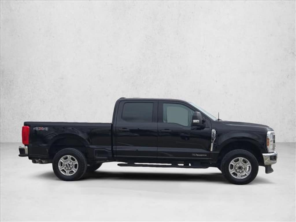 Used 2025 Ford F-250 XLT Truck Crew Cab