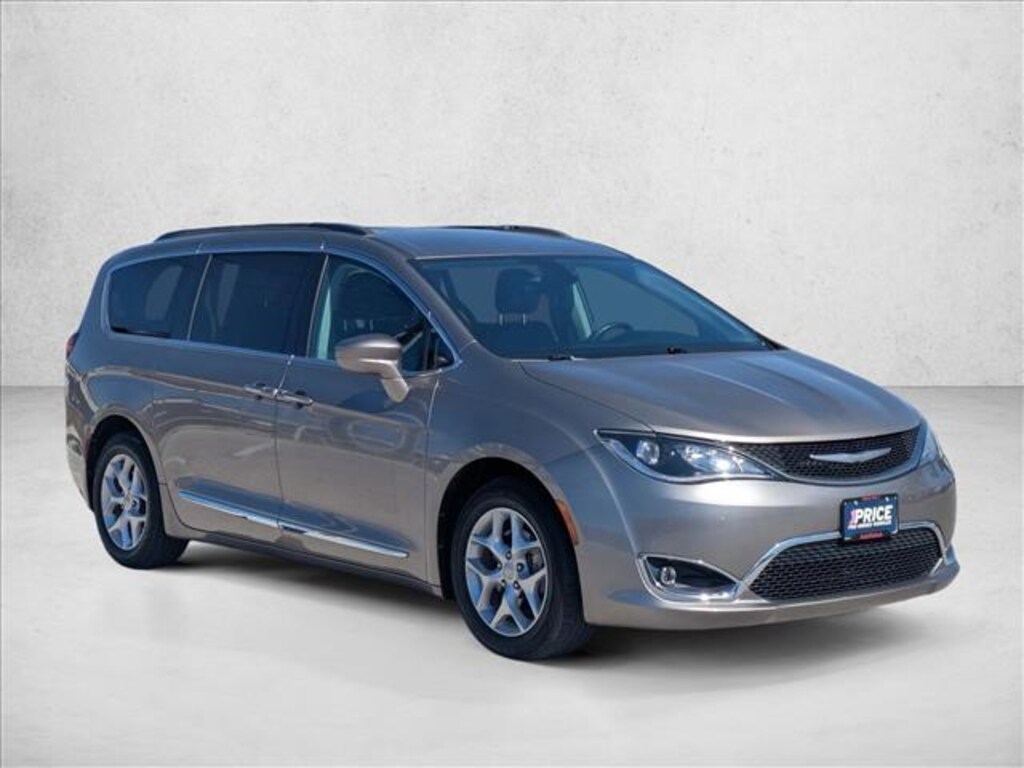 Used 2017 Chrysler Pacifica Touring-L Van